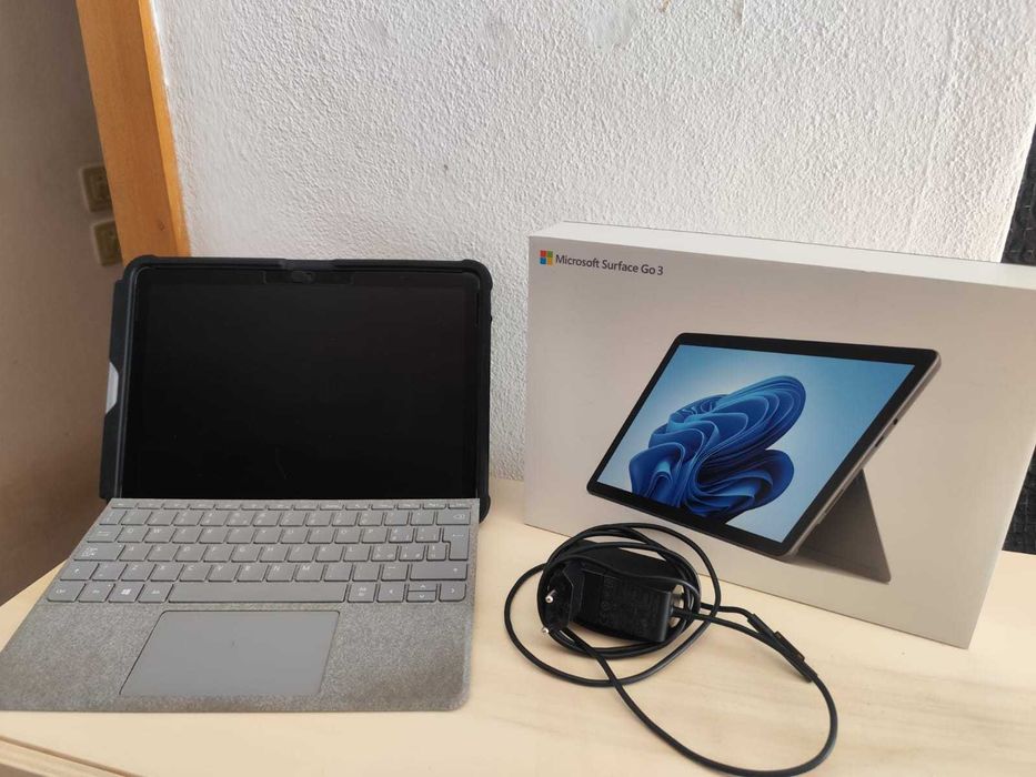 Surface Go 3 (2022) with Box and Accessories64740404727683121