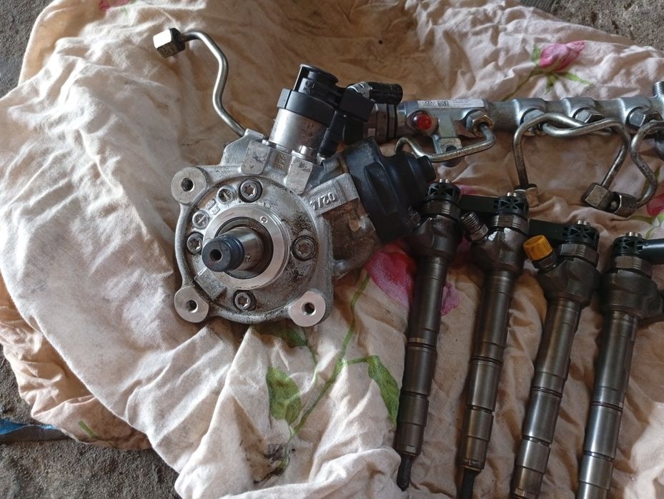 Паливний насос, форсунки, рампа. Volkswagen