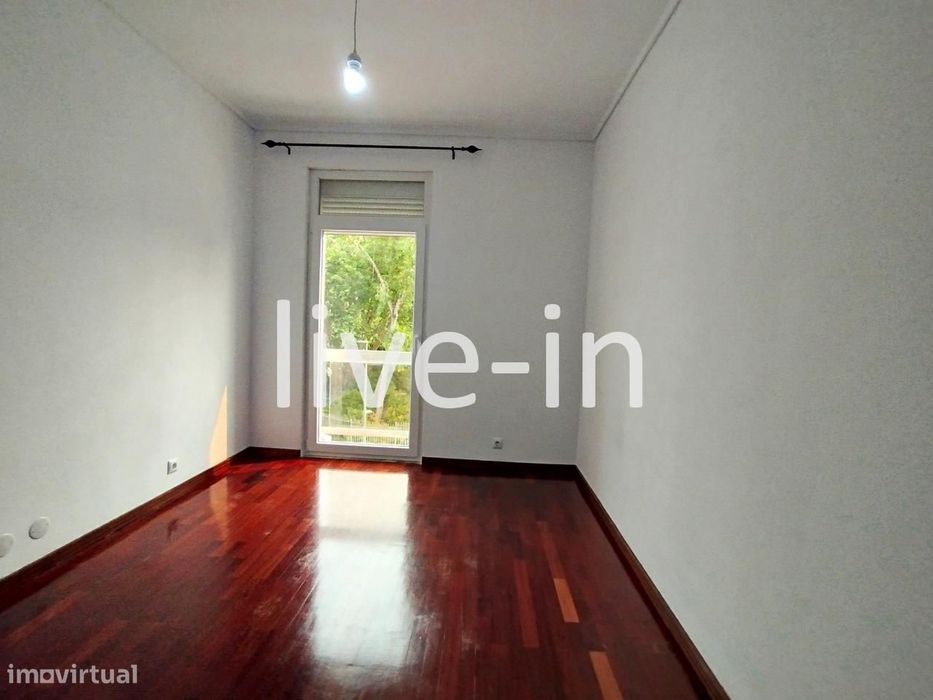 Apartamento T3 junto à Escola Mário Sacramento