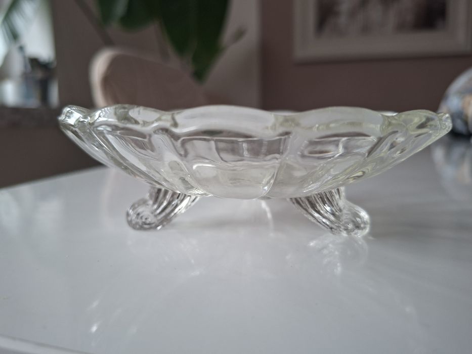 Szklana miseczka na nóżkach