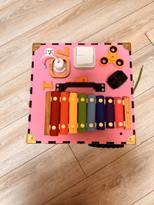 Бізікуб для дитини