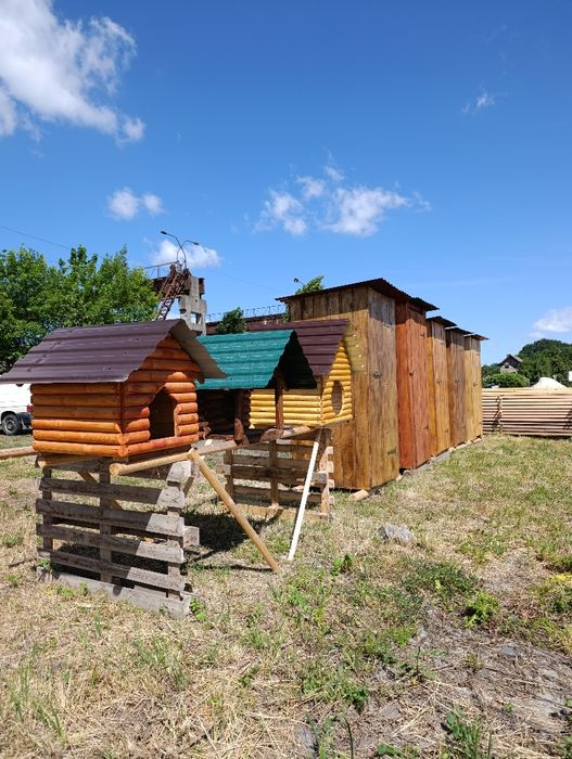 Туалет дерев'яний вуличний