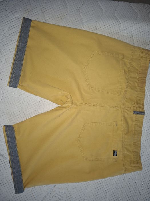 Męskie, żółte krótkie spodenki r. 38 Carry