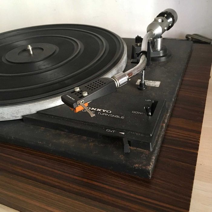 Onkyo Y-7000 - rádio amplificador com gira-discos