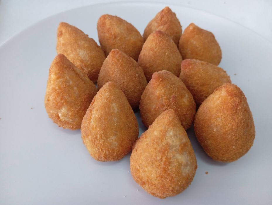 Salgados caseiros e docinhos brasileiros