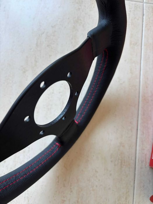 Volante MOMO Tuner 320mm