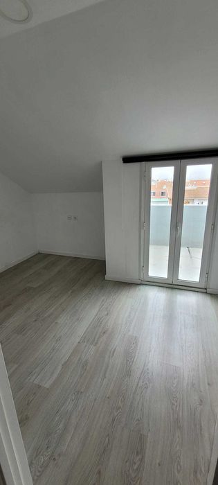 Apartamento T3 no centro de Almada para arrendamento