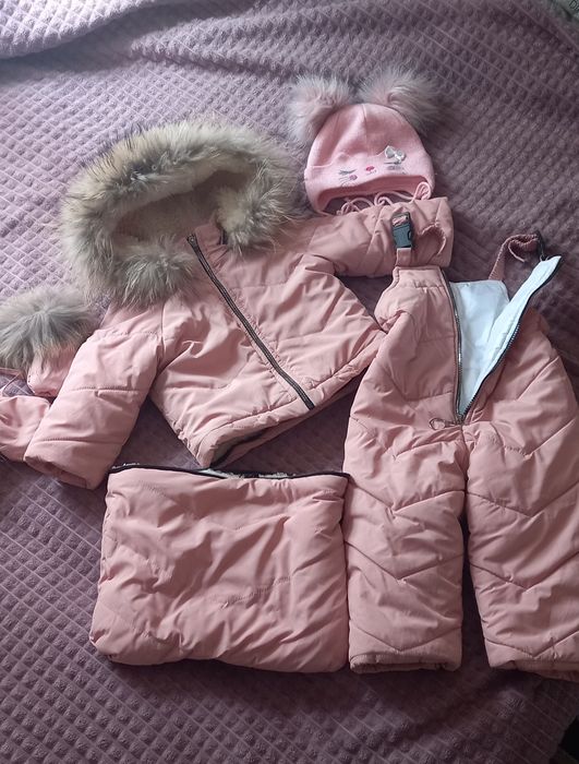 Продам зимовий комбінезон від 0 до 2років
