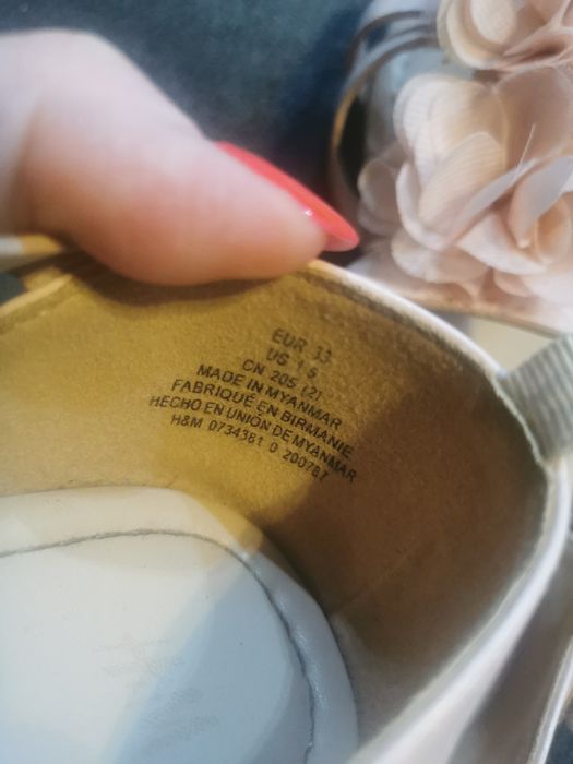 Piękne różowe sandałki H&M