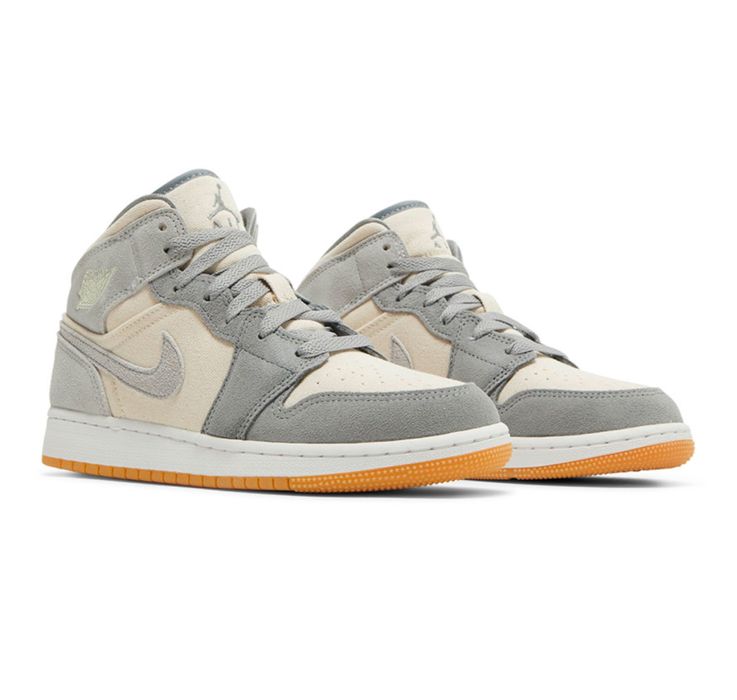 Кросівки жіночі Nike Air Jordan 1 Mid SE Coconut Milk Grey розмір 39