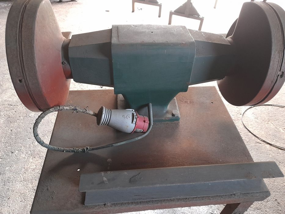 Esmeriladora trifásica