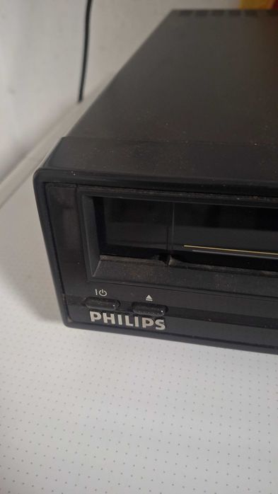 leitor e gravador de cassetes VHS antigo da marca Philips