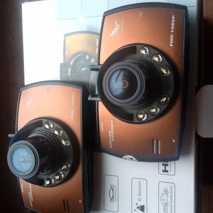 Пропоную два робочих відеорегістратори.