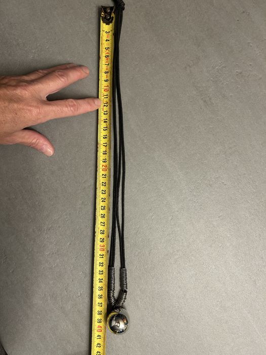 Naszyjnik na szyje na czarnym rzemyku