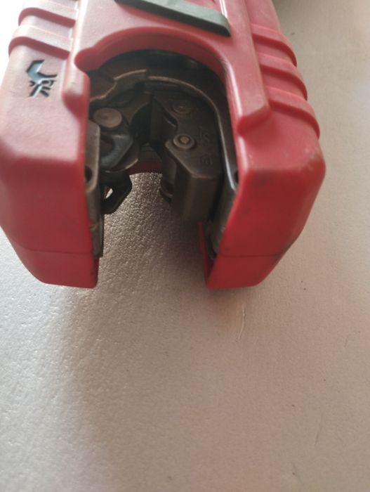 Труборіз Milwaukee m12