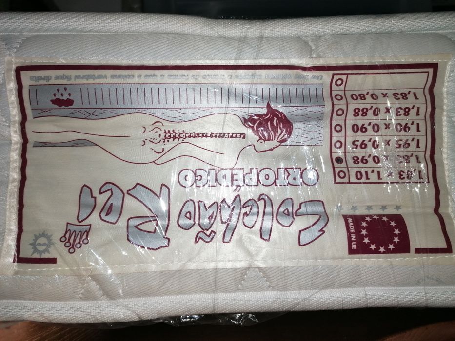 Mesa de Centro e Cama com Colchão