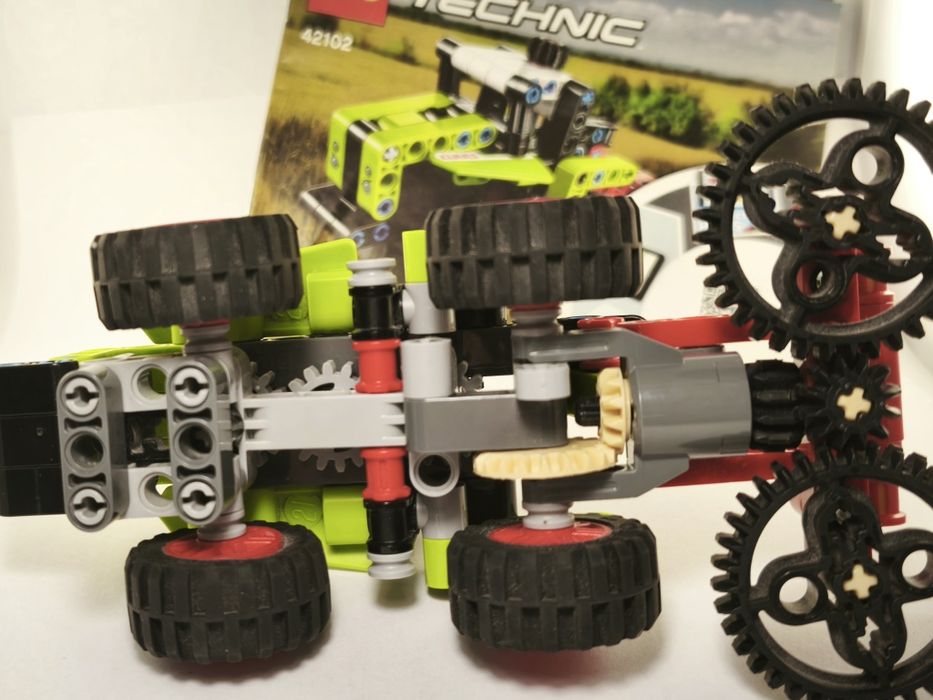 LEGO technic 42102 Claas
