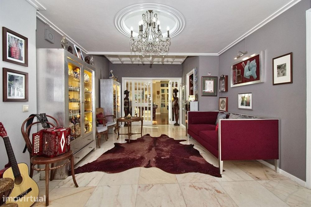 Apartamento T6 com Terraço e Vista 360º em Campolide - 314m²