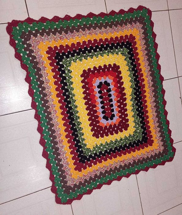 Tapete em crochê multicolor feito à mão