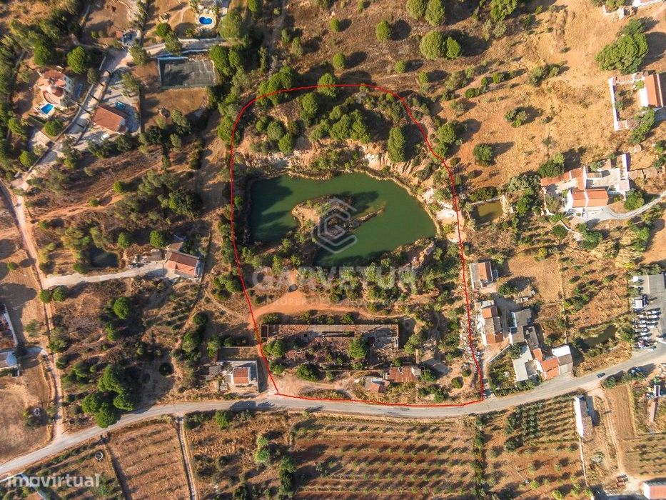 Land for a T10 residential property with a natural lagoon in Vale de Pegas, Padern...