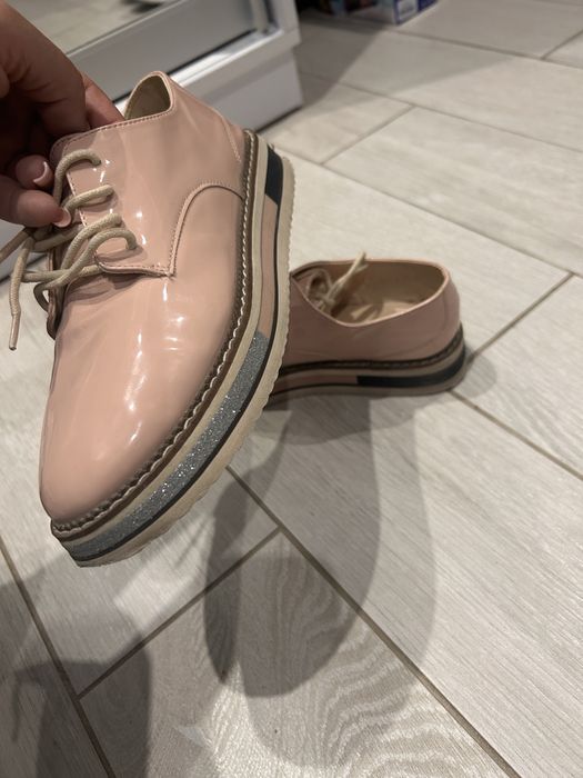 Лофери , туфлі на шнурках Zara