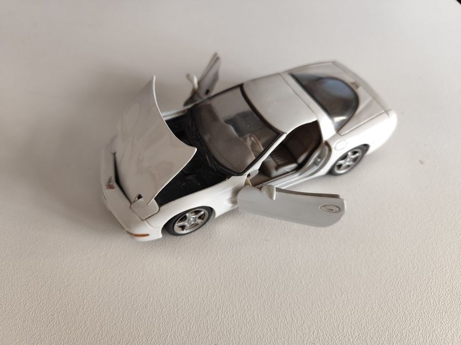 Chevrolet Corvette'97 escala 1/24