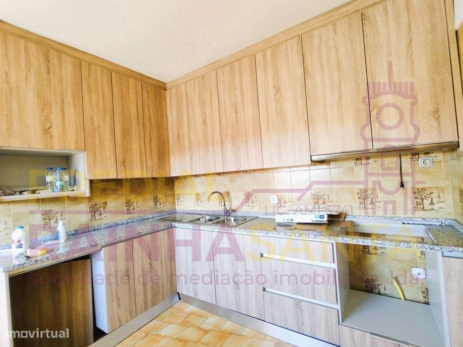 T3 com sótão dividido . todas as divisões tem luz natural.