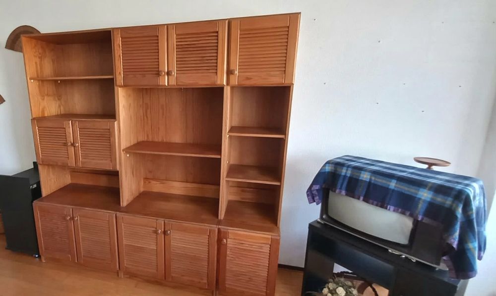 Estante de sala, mesa com abas e cadeiras em pinho!