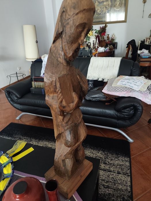 Estatueta em madeira antiga