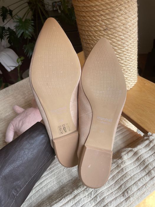 Capes Beige Klapki zamszowe Marshall Shoes