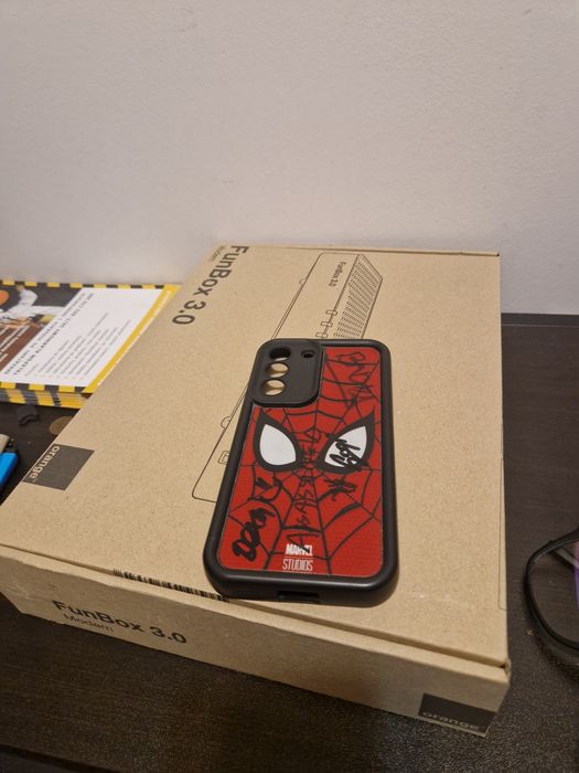 Etui na telefon Samsung Galaxy s22 z podpisami twórców anarchii GG