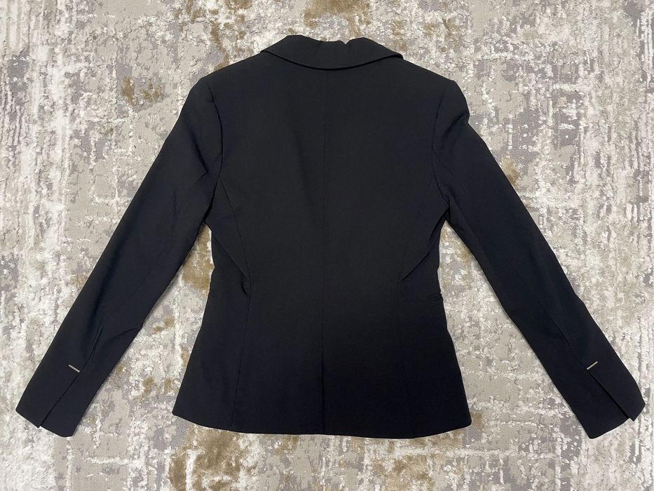 Жіночий піджак H&M з етикеткою