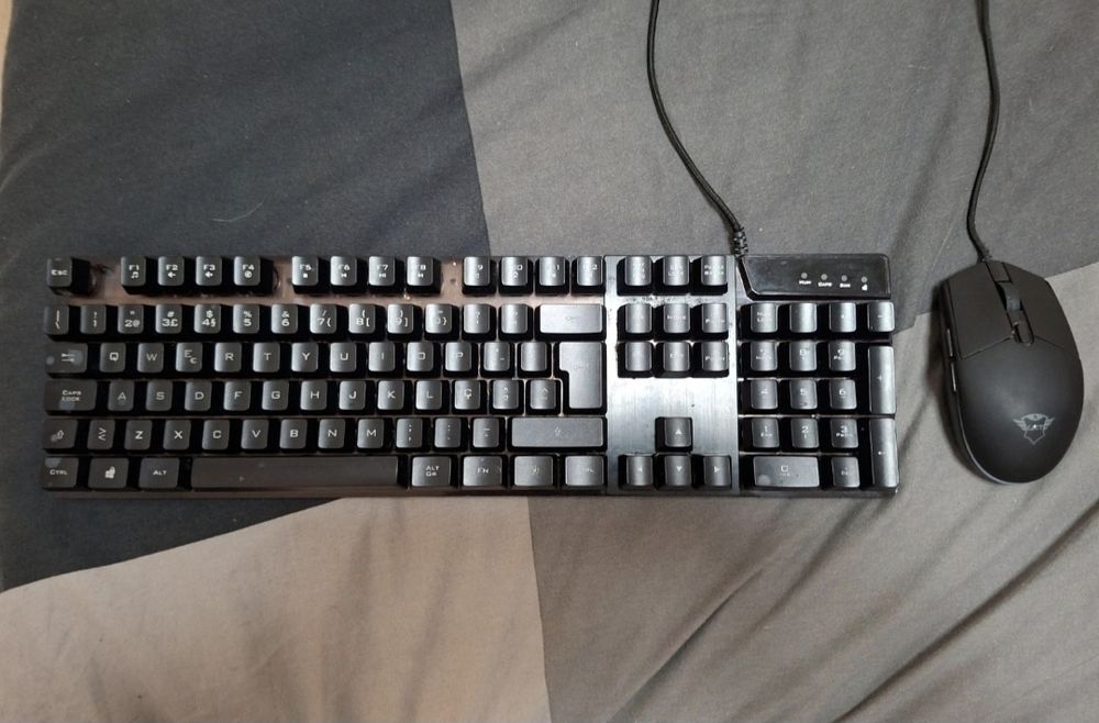 Teclado gxt  com leds em bom estado