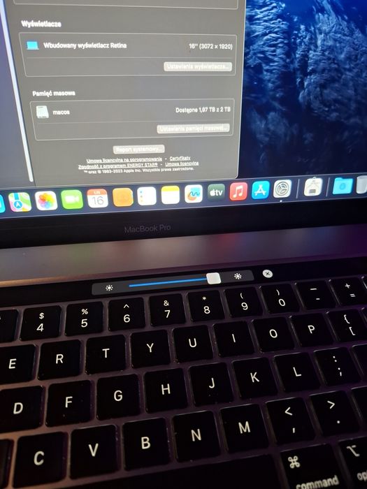 Laptop MacBookPro 16  touchbar + dodatki