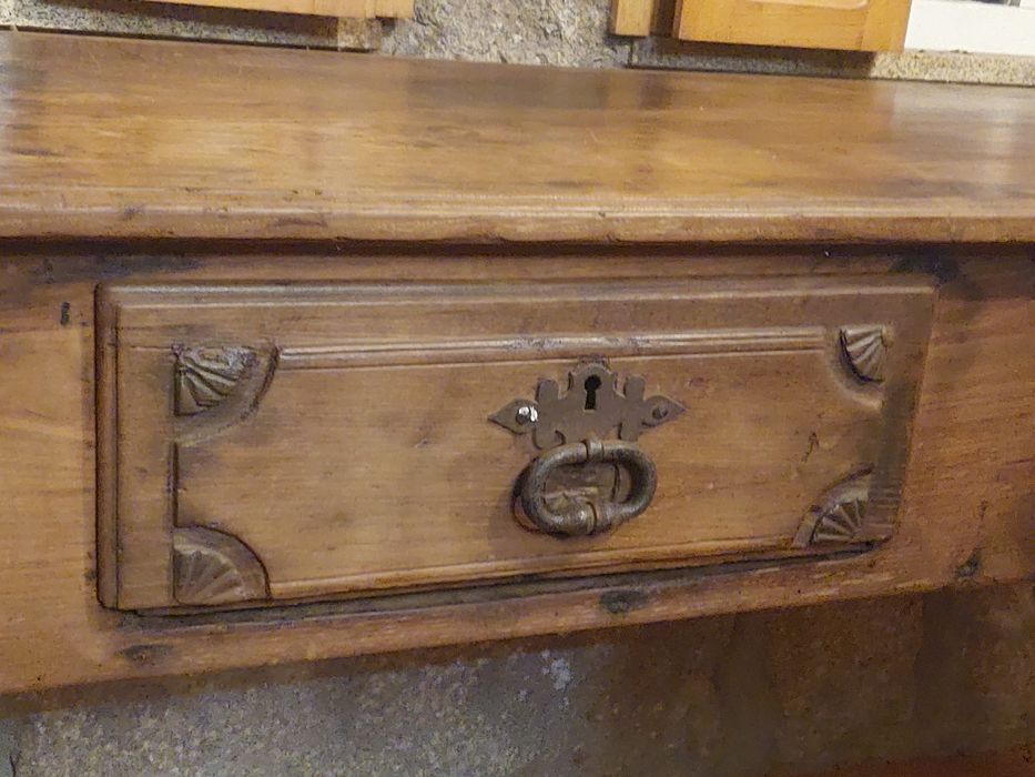 Mesa madeira maciça com 2 gavetas