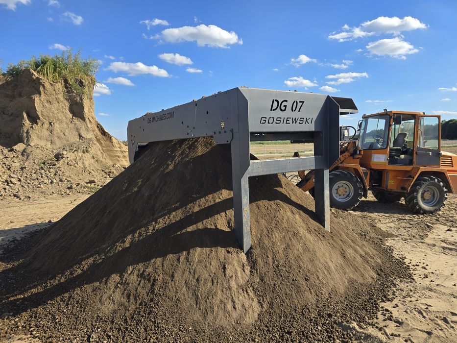 Ziemia przesiewana z pola