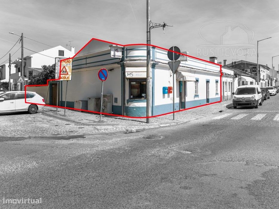 Moradia com espaço comercial e enorme potencial junto ao Centro His...