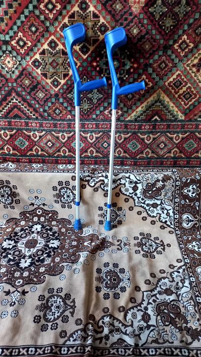 Инвалидная коляска,ходунки,милиці,туалетт