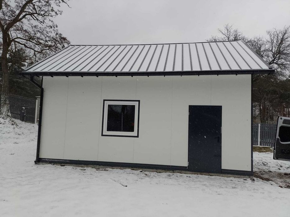 Garaż ocieplony - z płyt warstwowych