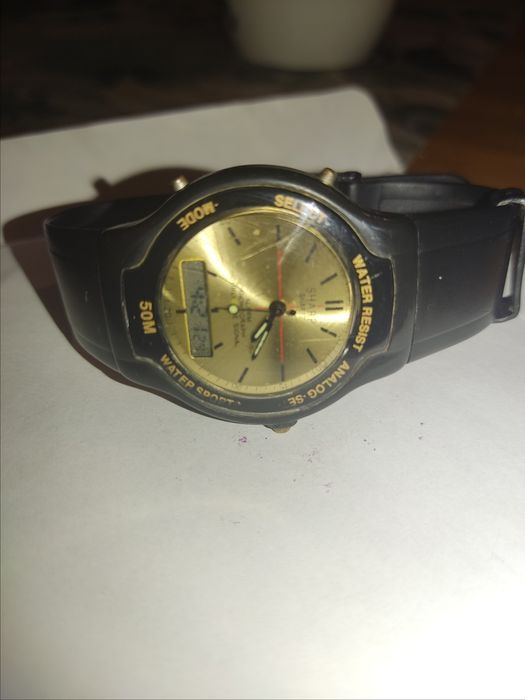 Zegarek sportowy firmy Sharp