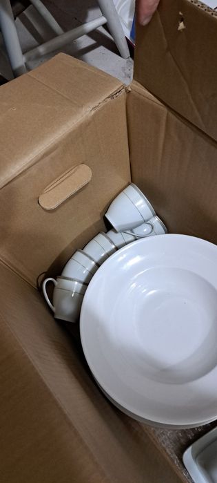 Serwis obiadowy biały ze zlotym