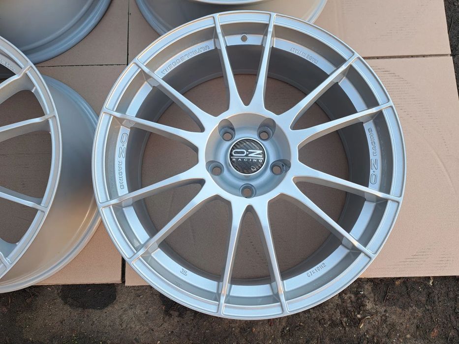 OZ O.Z Racing Ultraleggera 19 8j et35 BMW 1 3 5 E90 E91 F30 F31 F10 5x120