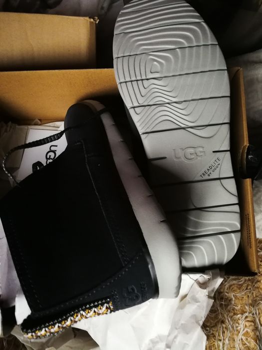 buty UGG ( w sprzedaży też buty armani gucci prada d&g hugo boss geox)