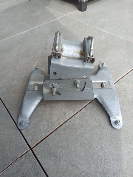 Mocowanie anteny satelitarnej