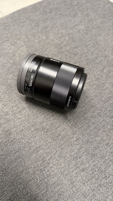 Sony 6400 камера і обʼєктив carl zeiss