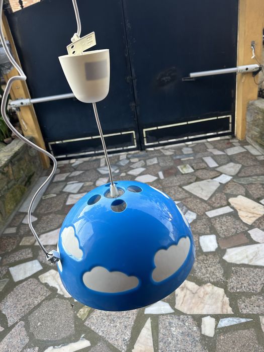 Cloud-shaped lamp.64551889762819121