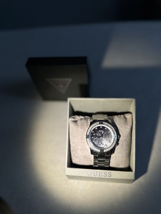 Guess наручний годинник