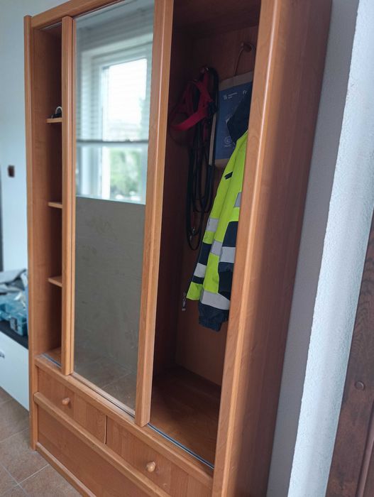 Szafa do przedpokoju z lustrem