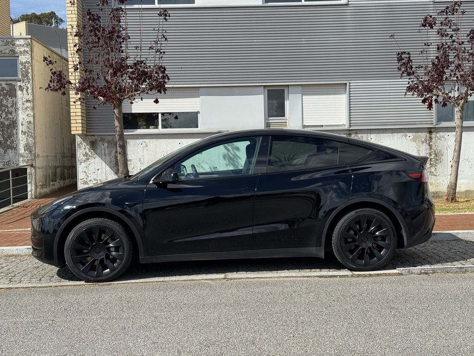 Tesla Model Y RWD - Bateria LFP - IVA dedutivel