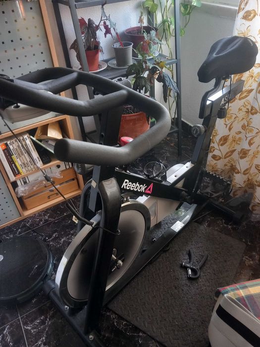 Bicicleta estatica Reebok nova